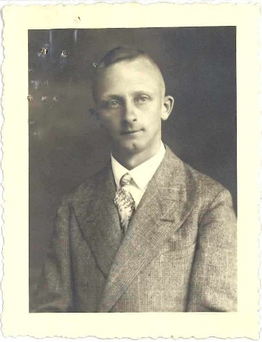 Foto von Dr. Theodor Holling (ohne Datum) Foto von Dr. Theodor Holling (ohne Datum)